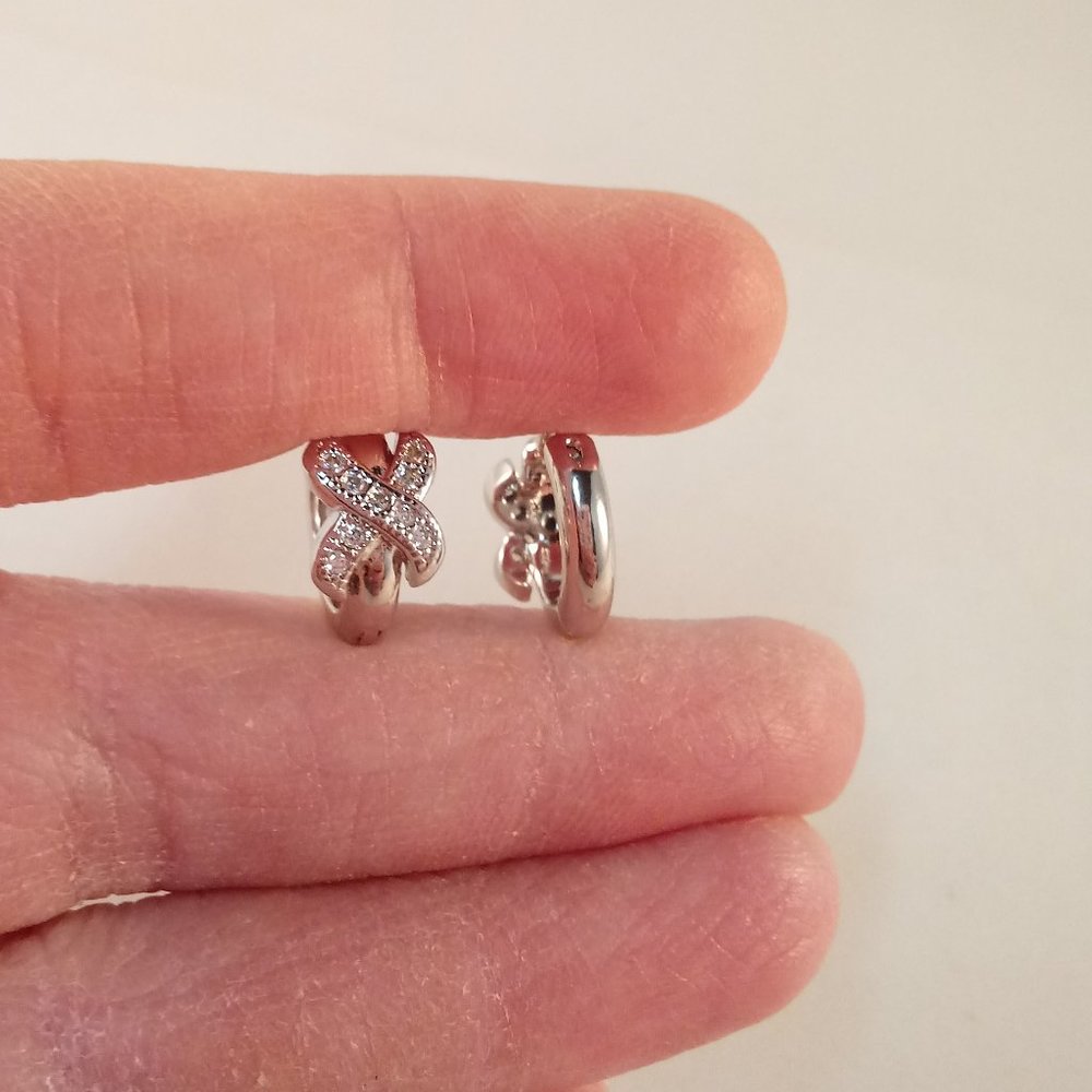 18K Gold Filled Flower Cross Swirl Diamond Zircon Hoop Earrings 14mm Party Gift - Picture 3 of 3